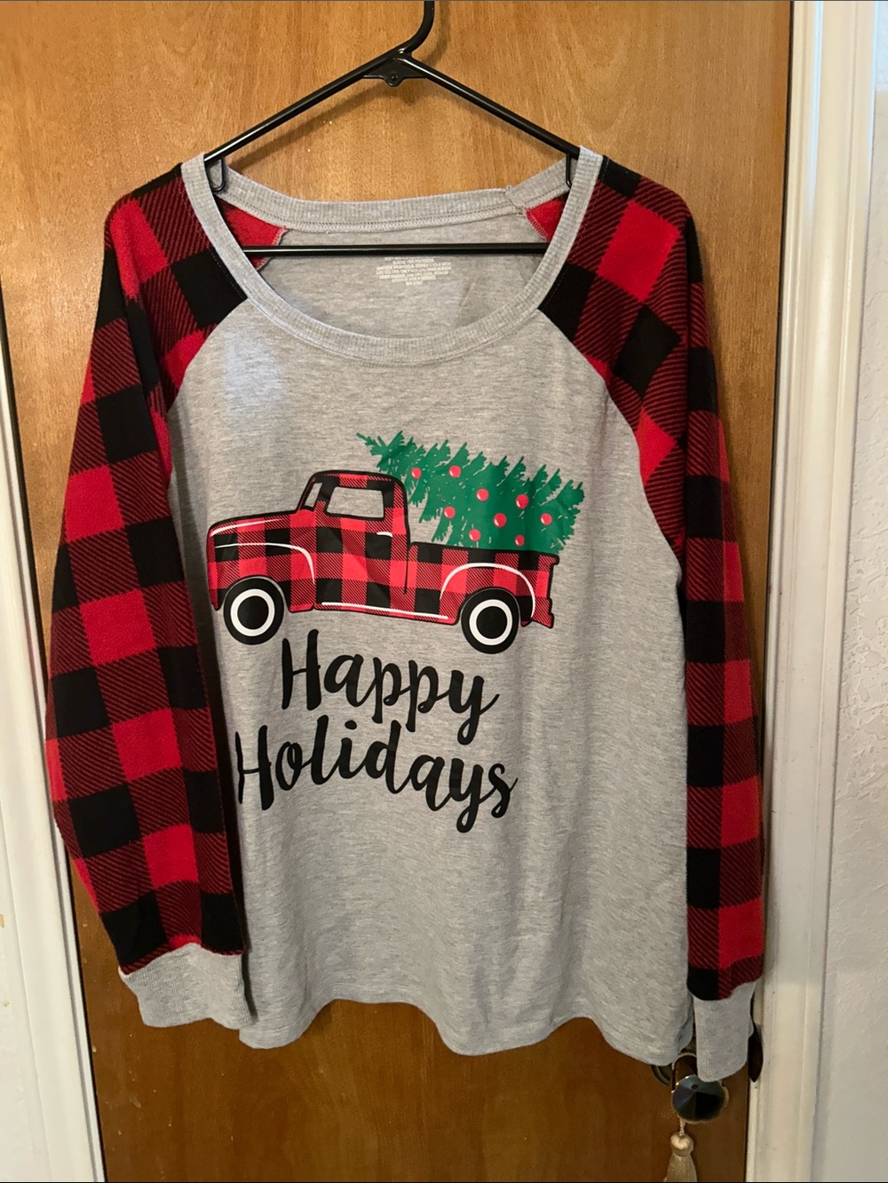 Happy Holidays Red Buffalo Plaid Sleeve Tee - Grey. 3X. NWOT
